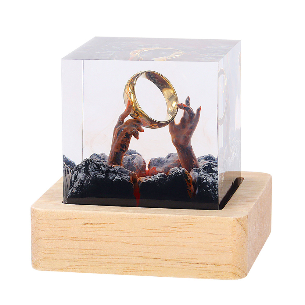 Resin Art Ring - โคมไฟตั้งโต๊ะเรซิ่นรูปสิ่งมีชีวิตจากโลกปีศาจ งานศิลปะสร้างสรรค์ โคมไฟตกแต่งสุดแปลก แหวนมหัศจรรย์ โคมไฟธีมรูปทรง ไฟกลางคืน