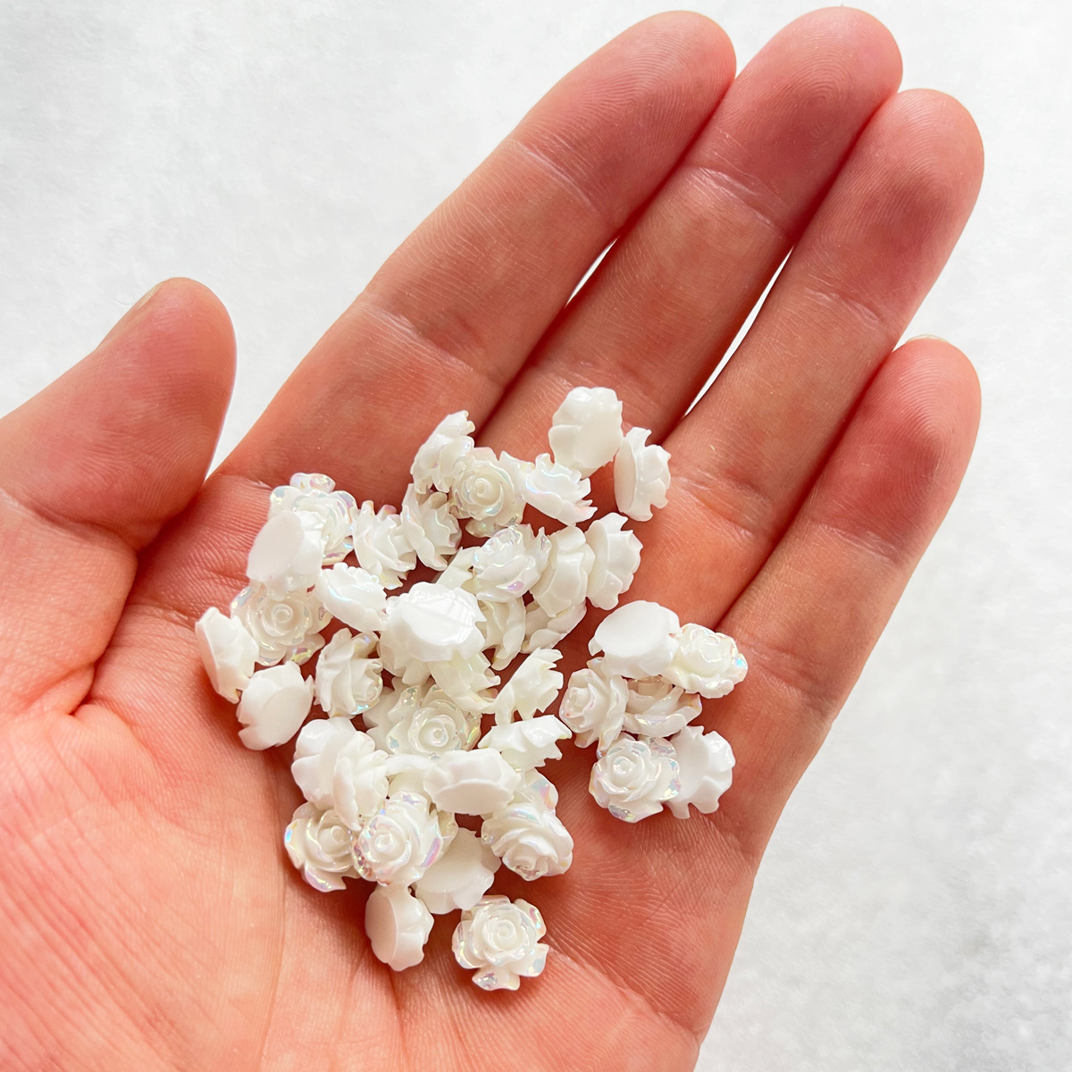ชาร์มตกแต่งเล็บรูปดอกกุหลาบมุก - Resin Art All บทวิจารณ์และราคา